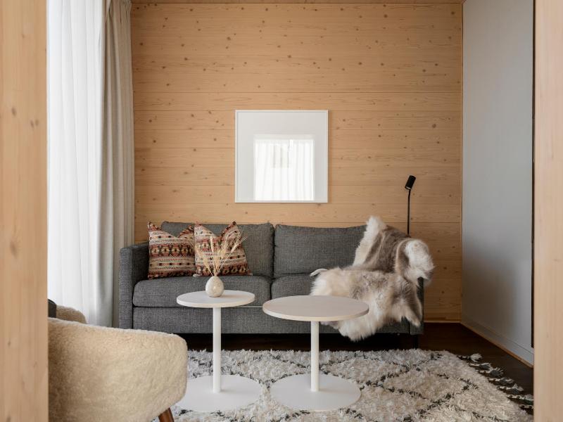 Family Room image 3