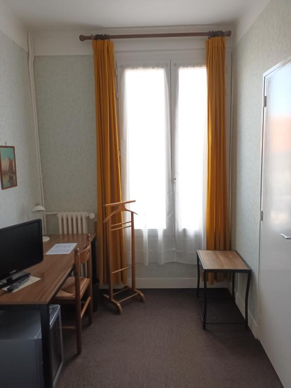 Small Single Room image 3