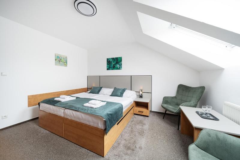 Double Room image 4