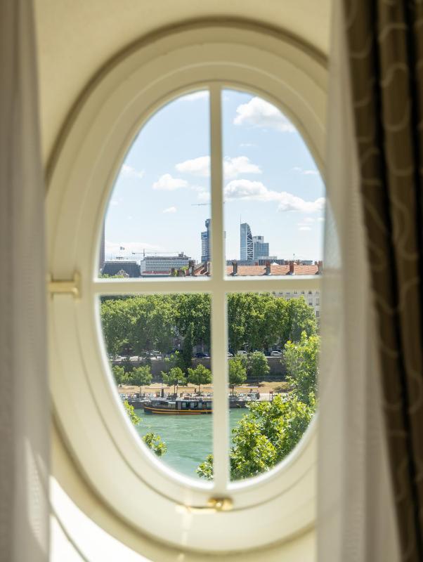 One-Bedroom Suite with Free access to Spa image 4