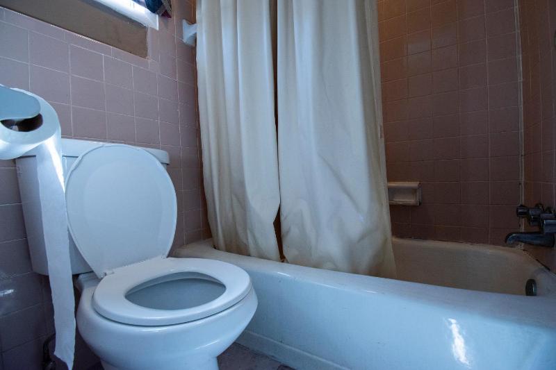 Queen Room image 2