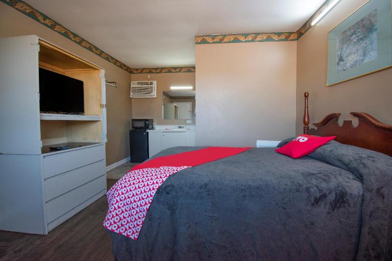 Queen Room image 3