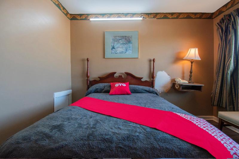 Queen Room image 4