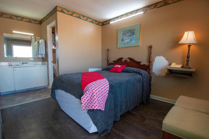 Queen Room image 1