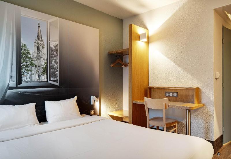 Double Room image 1