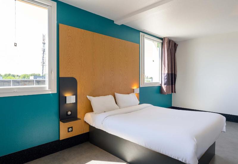 Double Room - Disability Access image 4