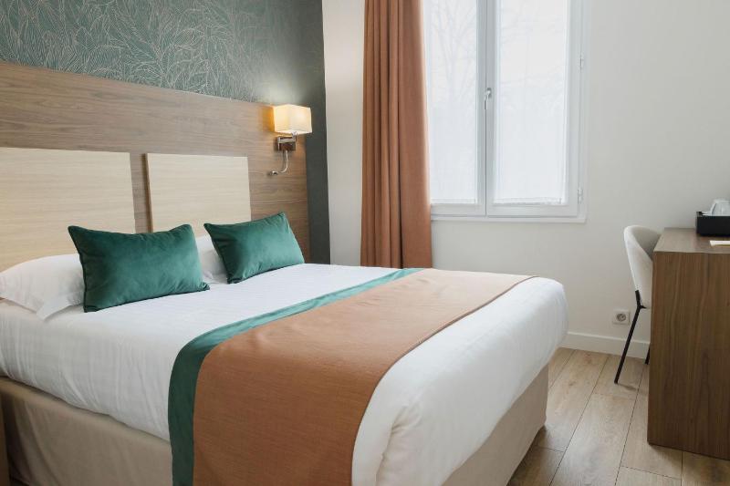 Standard Double Room image 4