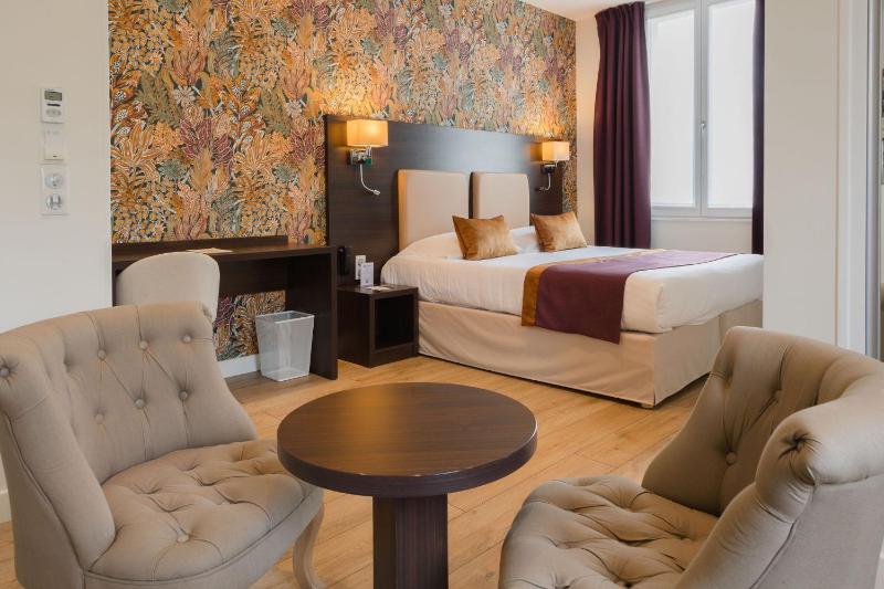 Junior King Suite with Balcony image 1