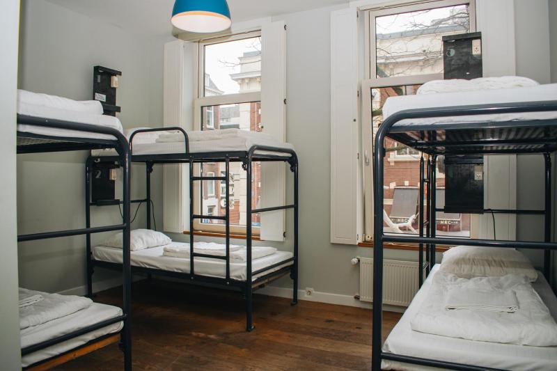 Bed in 6-Bed Mixed Dormitory Room image 3