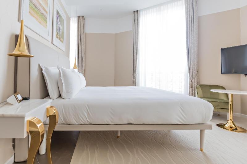 Executive Double Room with Free access to Spa image 3