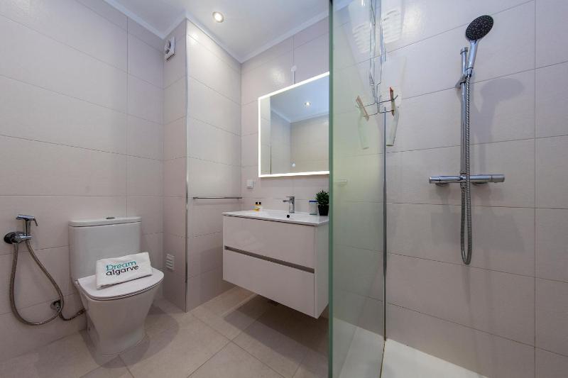 Quinta dos Pinheiros Apartments - image 31