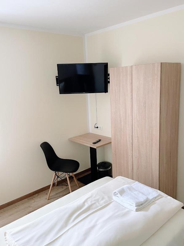 Single Room image 3