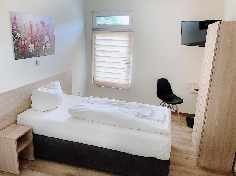 Single Room image 4