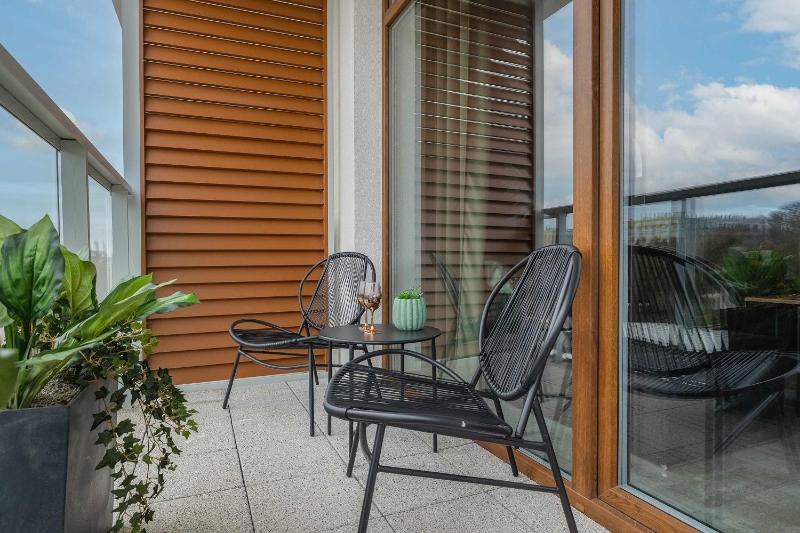 Ku Morzu 1D Elegancki Apartament z Parkingiem by Noclegi Renters - image 23