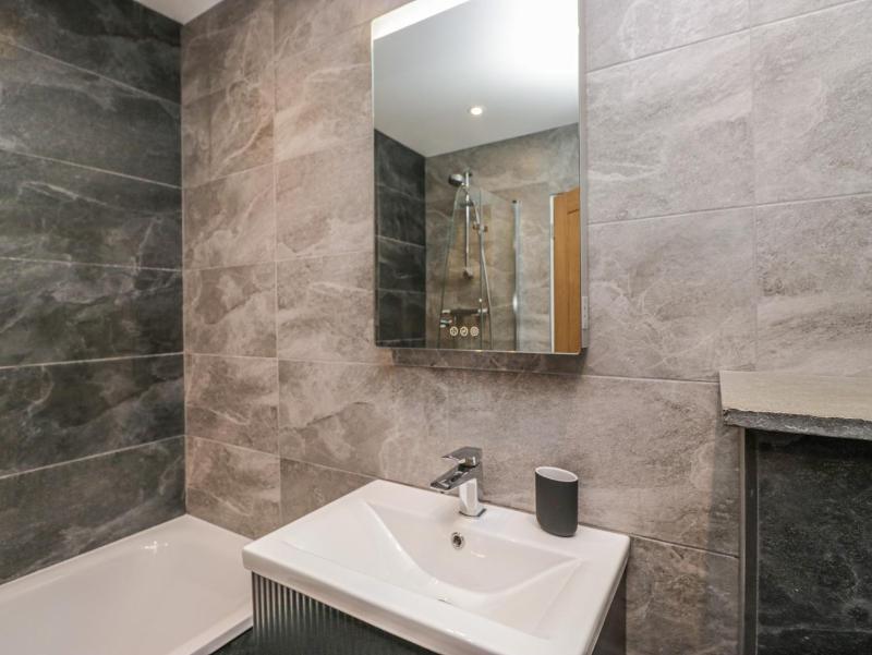 Dove Cottage - image 7