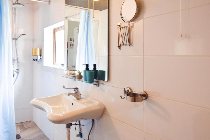 Deluxe Triple Room image 4