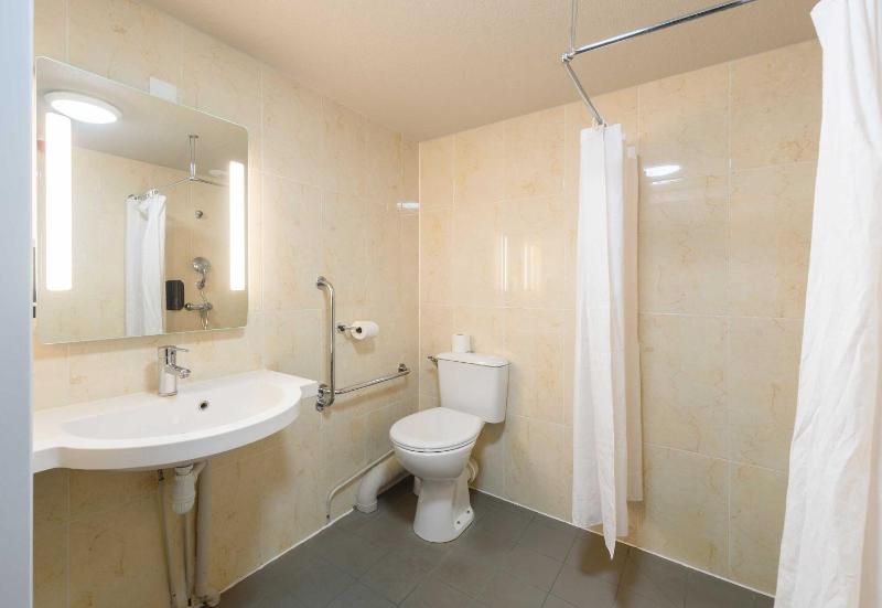 Triple Room - Disability Access image 3