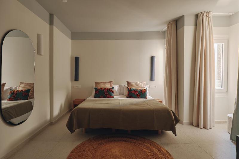 Standard Double Room image 2