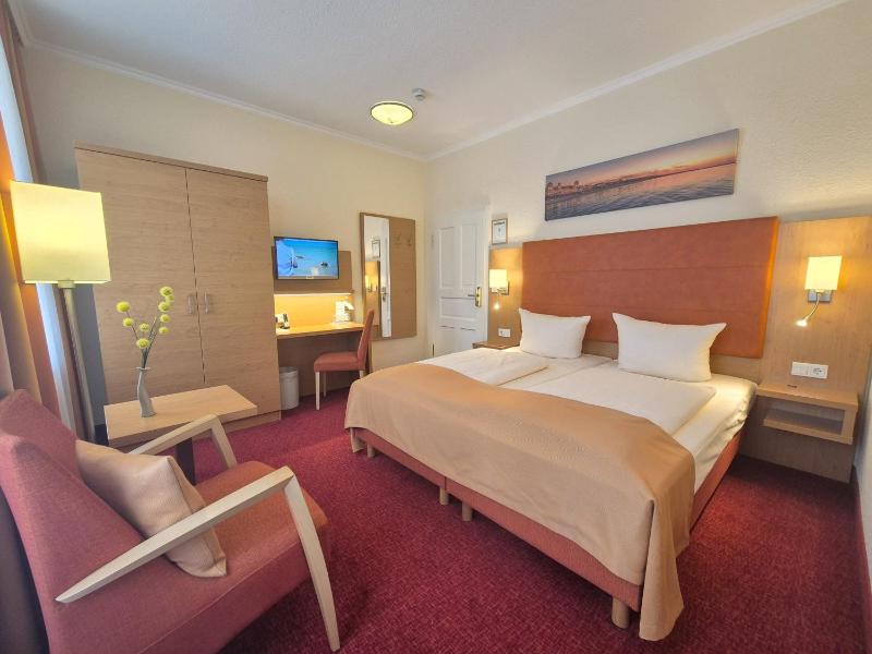 Double Room with Balcony image 1