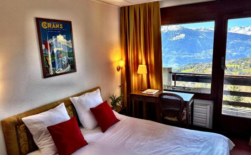 Single Room with Mountain View image 4