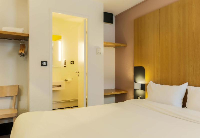 Double Room image 1