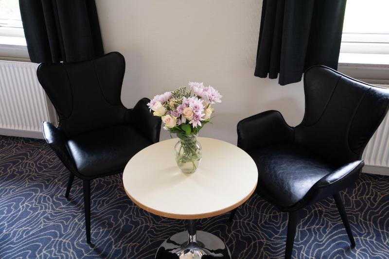 Business Room image 3