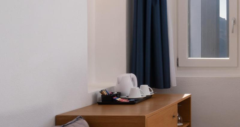 Triple Room with Caldera View image 3