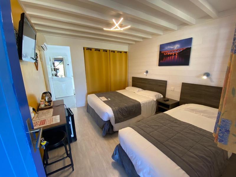 Triple Room with Private Bathroom image 1