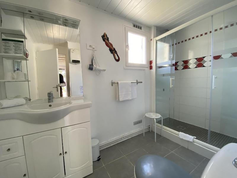 Standard Twin Room image 2