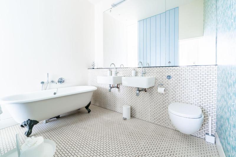 Edinburgh House - image 7