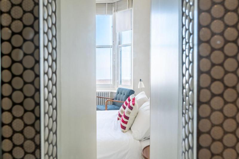 Edinburgh House - image 9