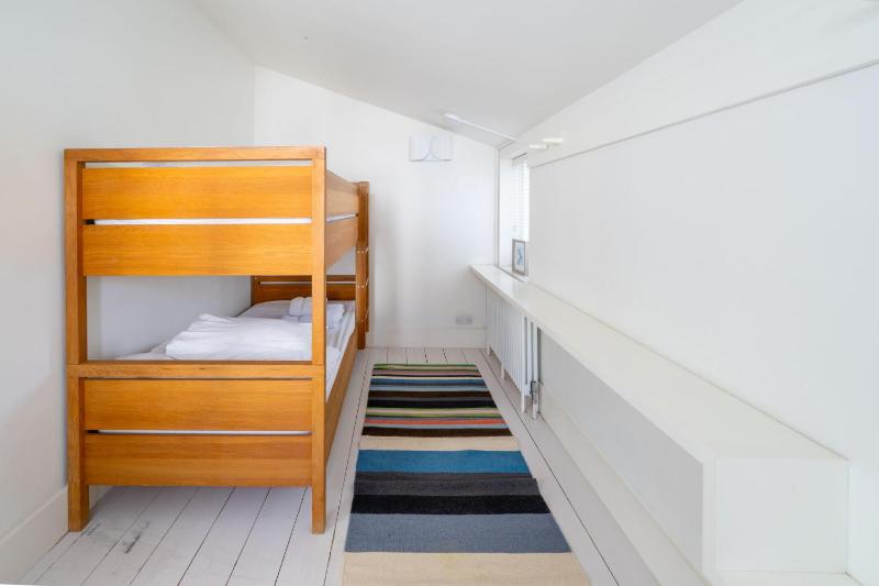 Edinburgh House - image 11