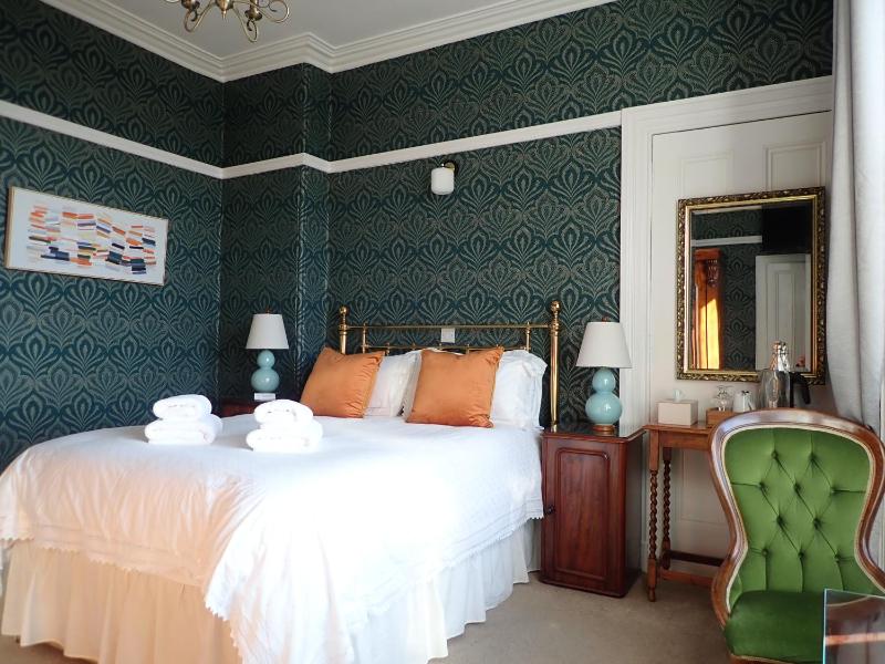 Deluxe Double Room with Sea View image 3