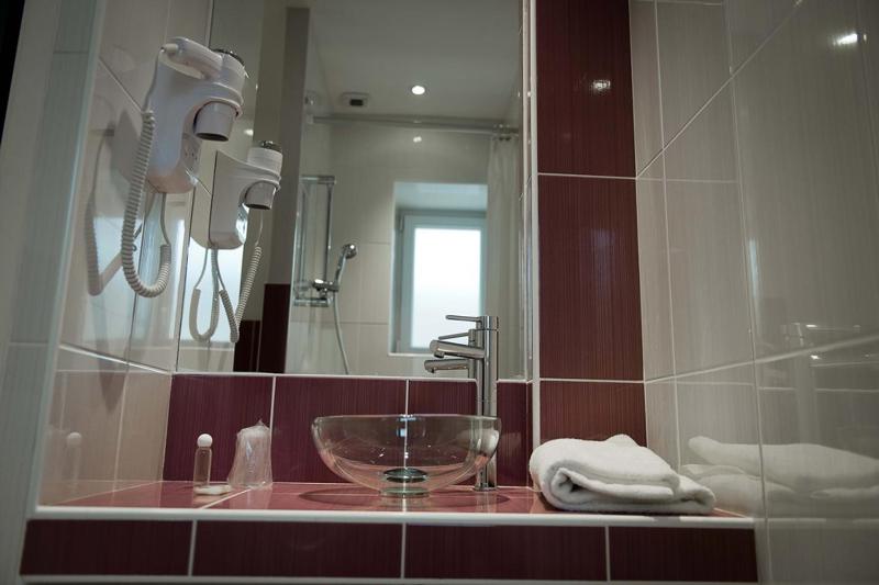 Standard Double Room image 2