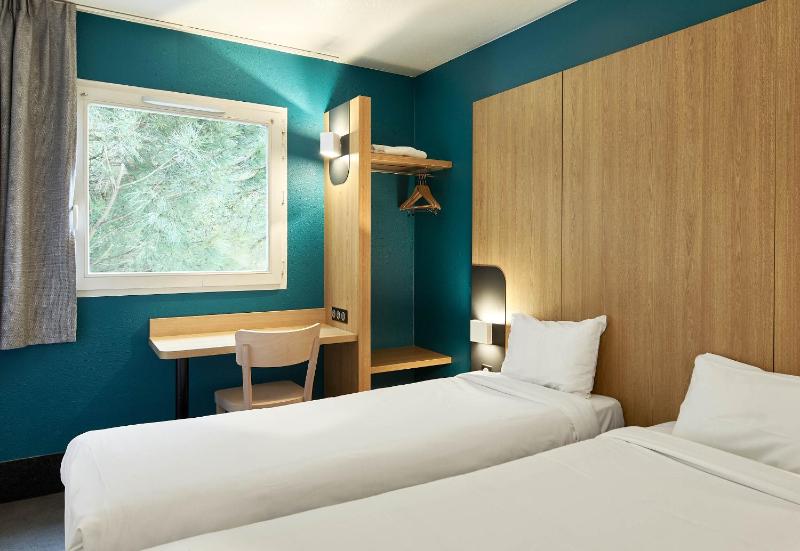 Twin Room image 1
