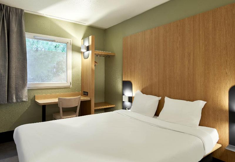 Double Room image 1