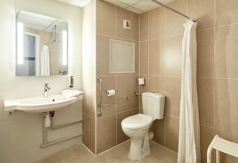 Double Room - Disability Access image 4