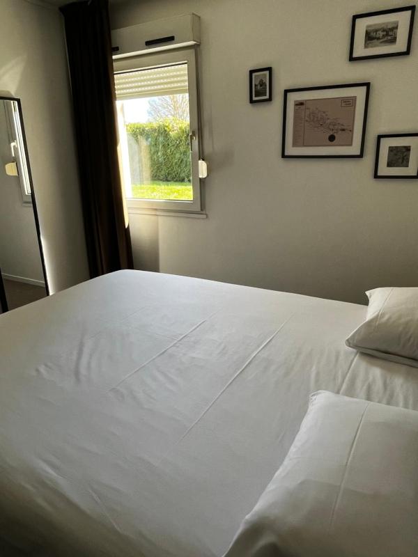 Standard Double Room image 3