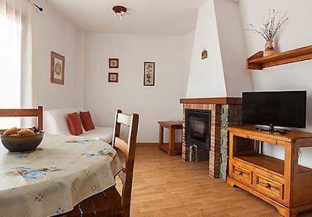 One-Bedroom Apartment image 4