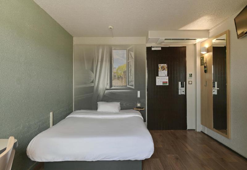 Double Room - Disability Access image 3