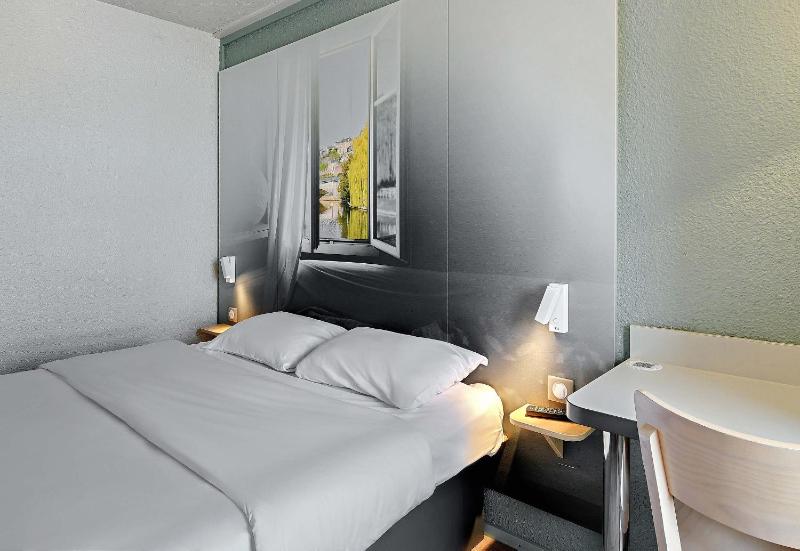 Double Room image 3