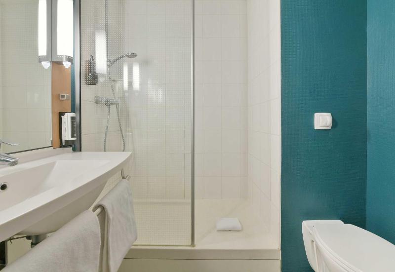 Double Room image 4