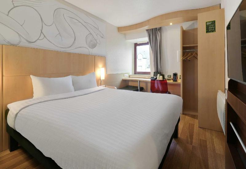 Double Room image 3