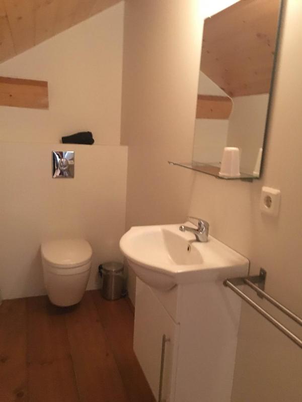 Economy Twin Room with Shared Shower image 3