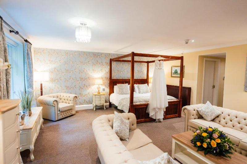 One-Bedroom Suite image 2
