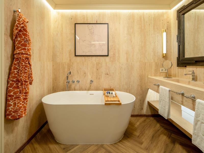 Premium Double Room with Bath image 1