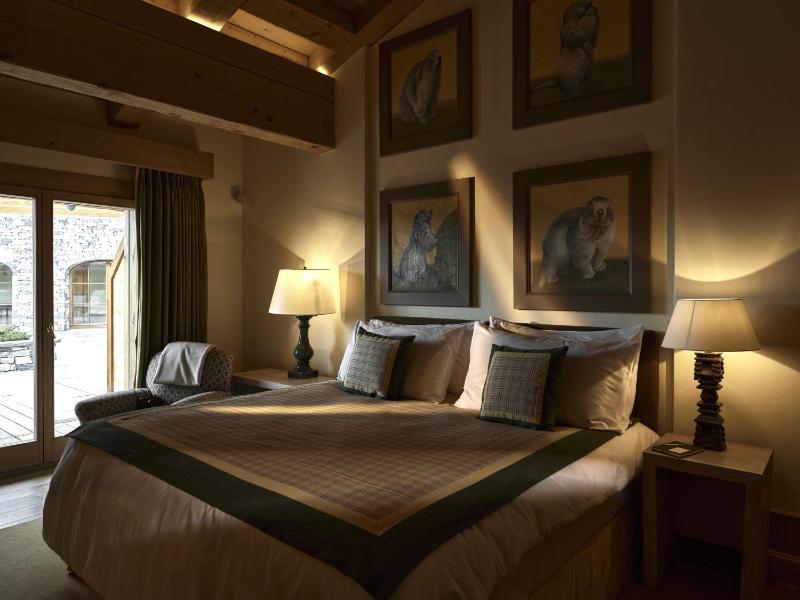 Superior King Room image 3