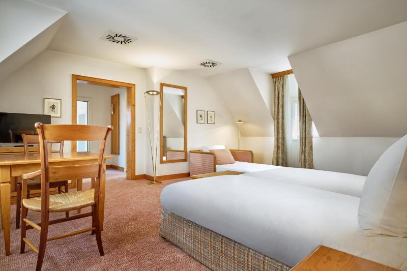 Family triple room image 4