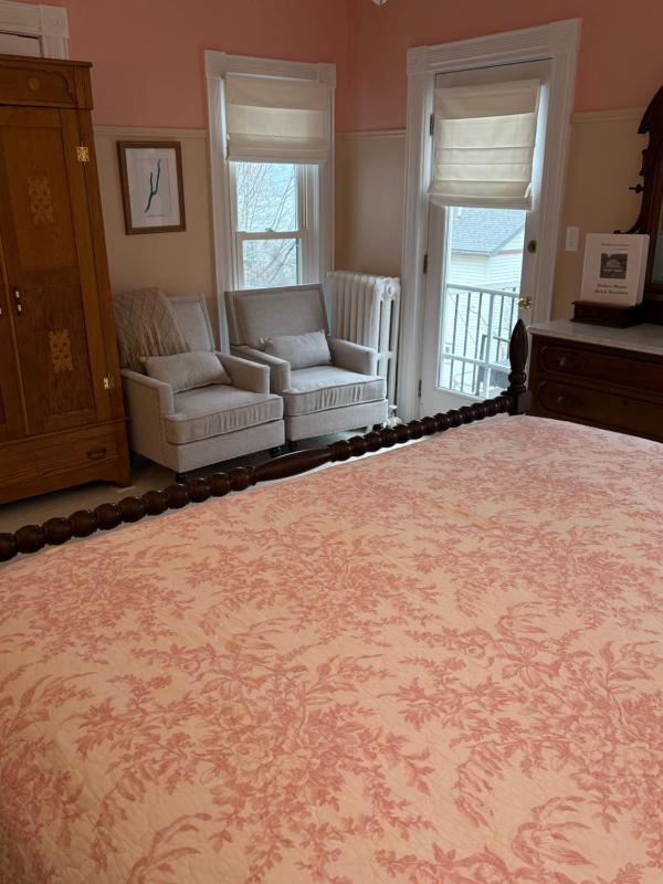 King Room with Balcony image 2