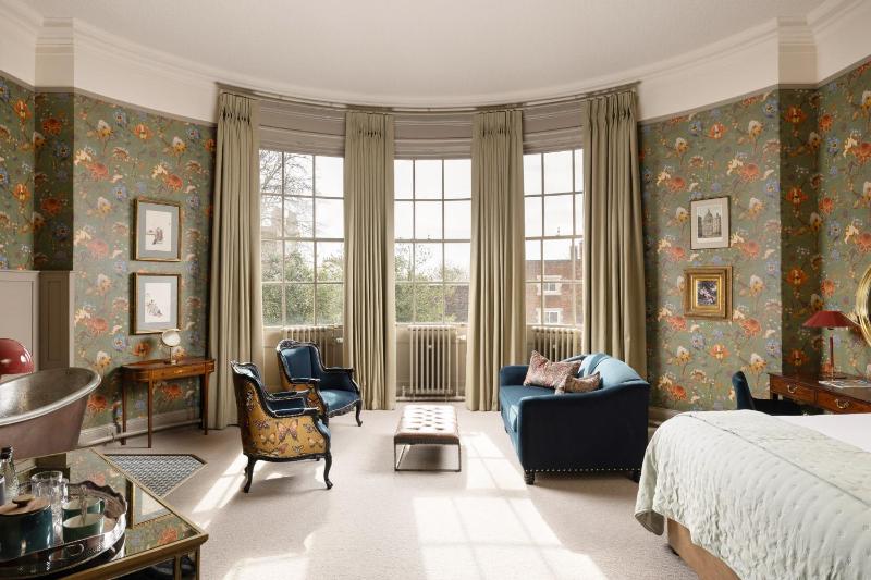 Bridal Suite image 1